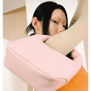 REIKE NEN CLOUD SHOULDER BAG IN PINK